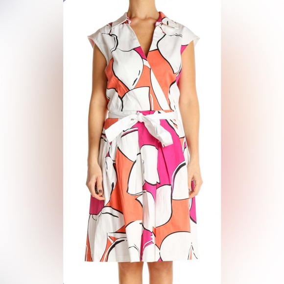 Sandra Darren Dresses & Skirts - Sandra Darren Women White floral pleated midi dress with fabric belt. Size 10